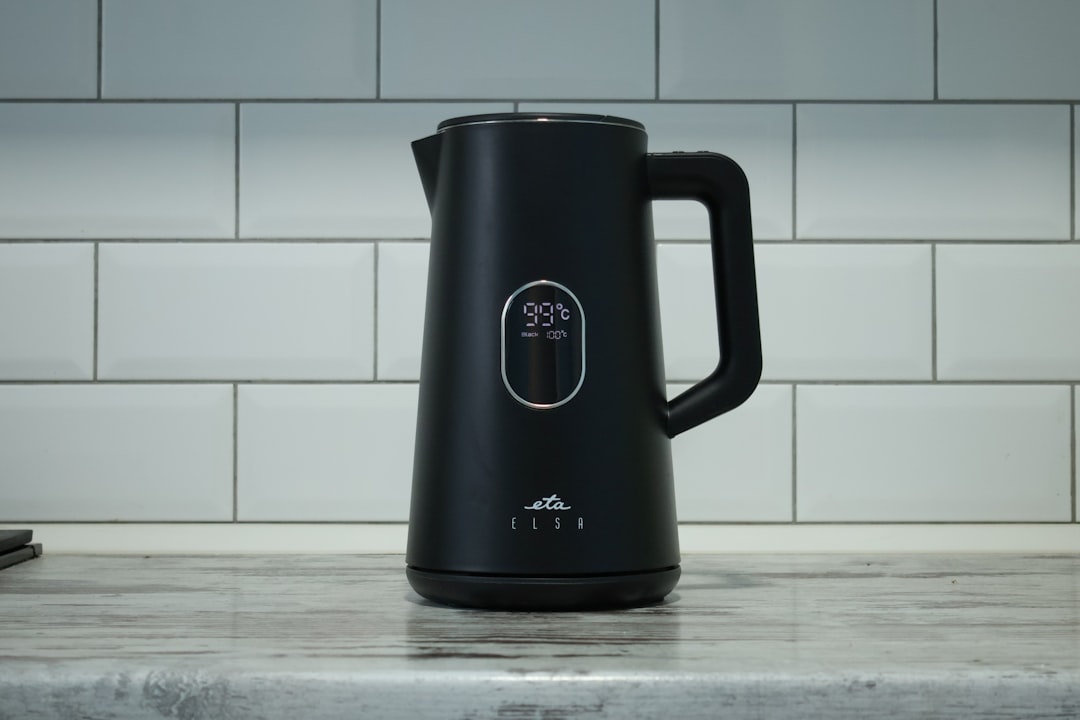Photo electric water kettle