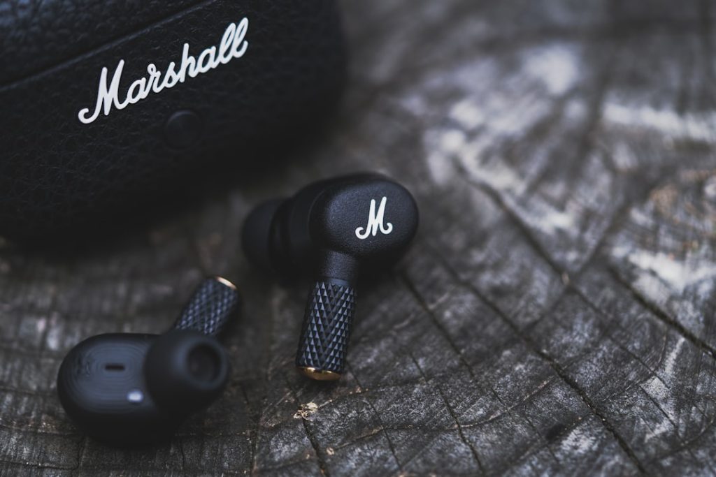 Photo noise-cancelling headphones